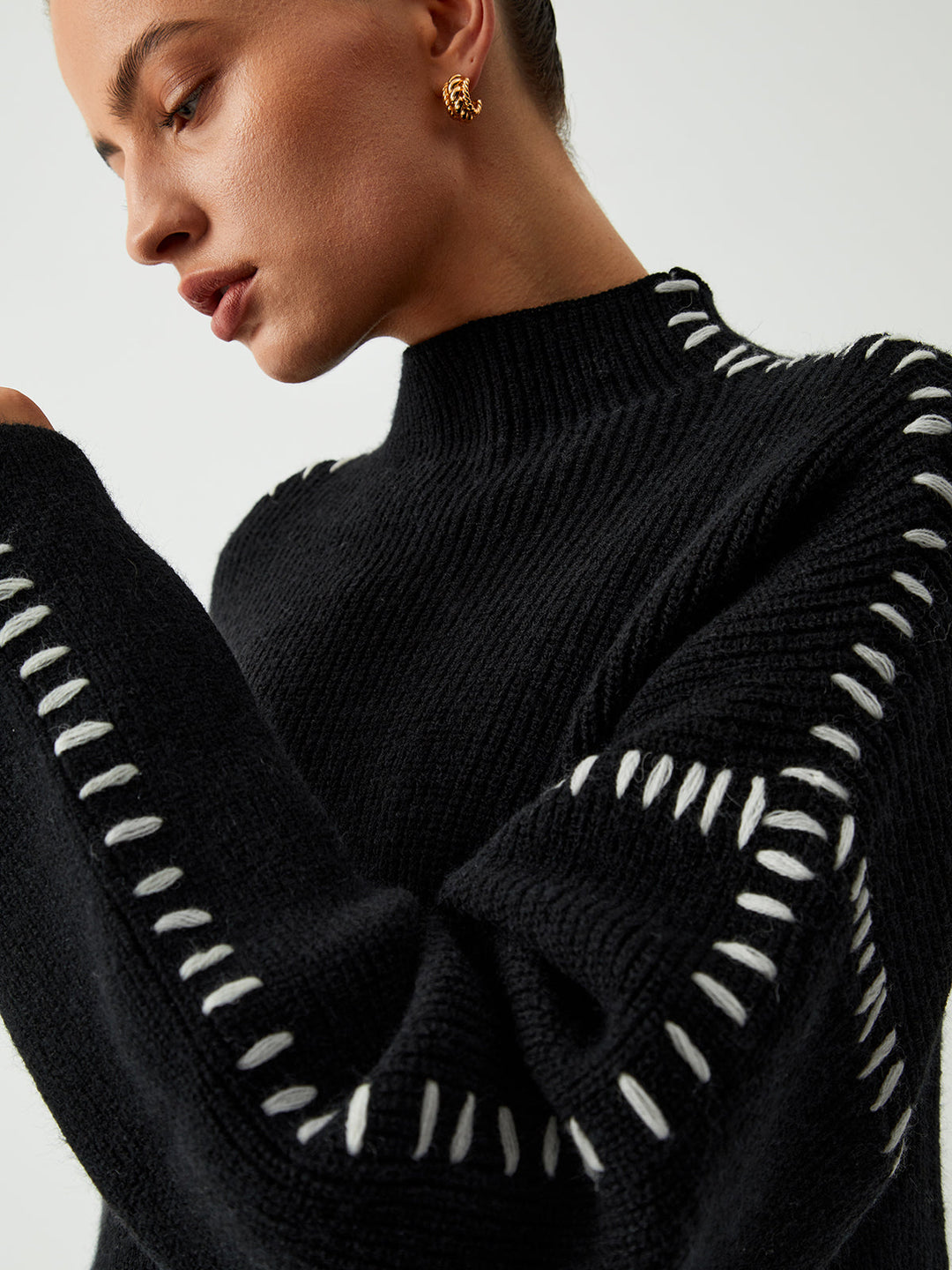 Alma | Suéter oversize con cuello alto y detalles en piqué 2
