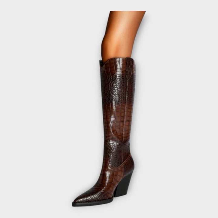 Zapatos con motivo de cocodrilo y tacón elegante 11