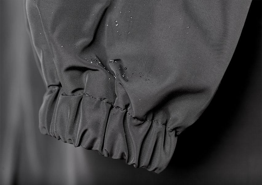 Dorotea | Abrigo impermeable con capucha 4